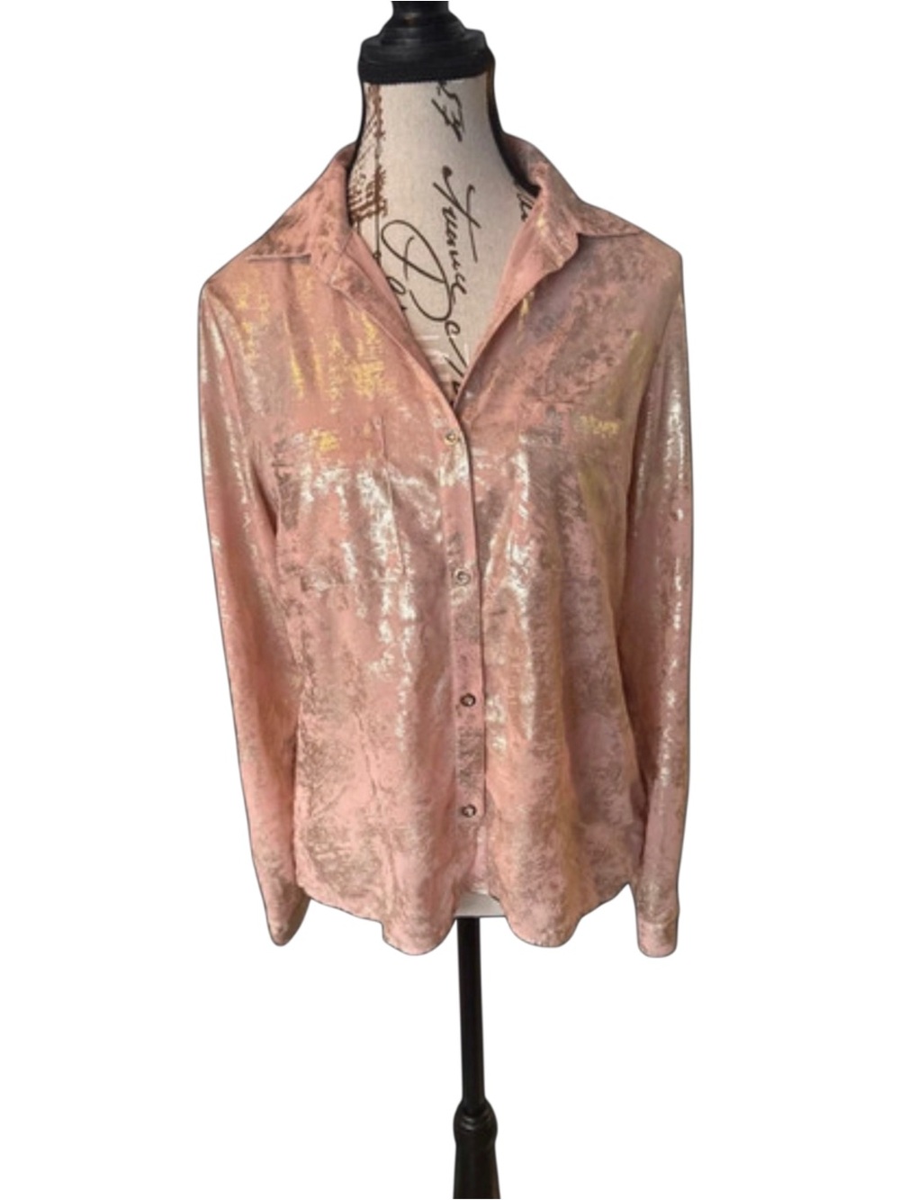 Excellent condition! Women’s 2B Bebe Shimmery Pink Button-Down Blouse, small